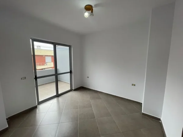 Tirane, shitet apartament 1+1 Kati 7, 123 m² 120.000 € (Pallatet e Verdha)