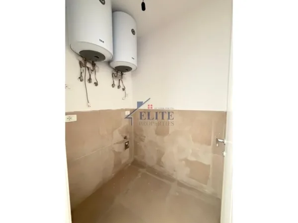 Tirane, jepet me qera zyre Kati 1, 128 m² 2.100 € (Prane Lion Park 1)