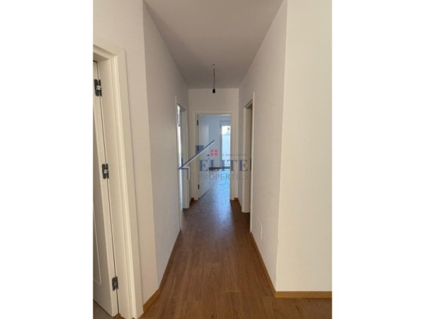 Tirane, jepet me qera zyre Kati 1, 128 m² 2.100 € (Prane Lion Park 1)