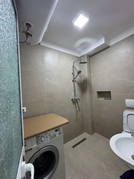 Tirane, jepet me qera 1+1 Kati 1, 50 m² 450 € (RRUGA ISUF ELEZI)