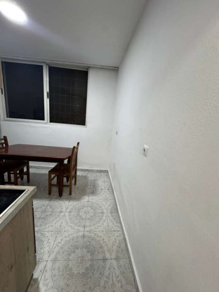 Tirane, jepet me qera 1+1 Kati 1, 50 m² 450 € (RRUGA ISUF ELEZI)