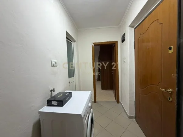 Tirane, shitet apartament 1+1 Kati 3, 51 m² 90.000 € (Shkolla e Bashkuar) !!!!!!!!