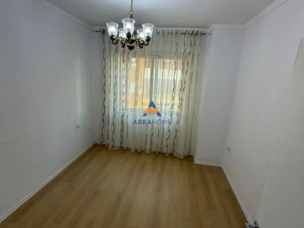 Tirane, shitet apartament 2+1+Ballkon Kati 3, 75 m² 112.000 € (FRESK)