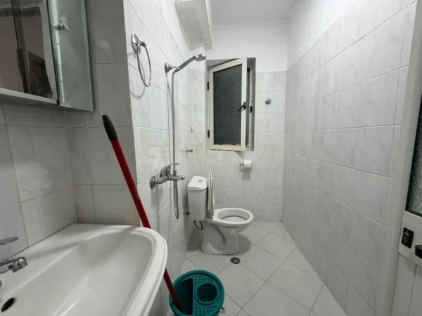 Tirane, shitet apartament 1+1 Kati 3, 51 m² 90.000 € (Shkolla e Bashkuar) !!!!!!!!