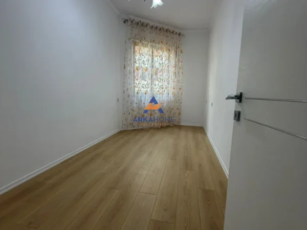 Tirane, shitet apartament 2+1+Ballkon Kati 3, 75 m² 112.000 € (FRESK)