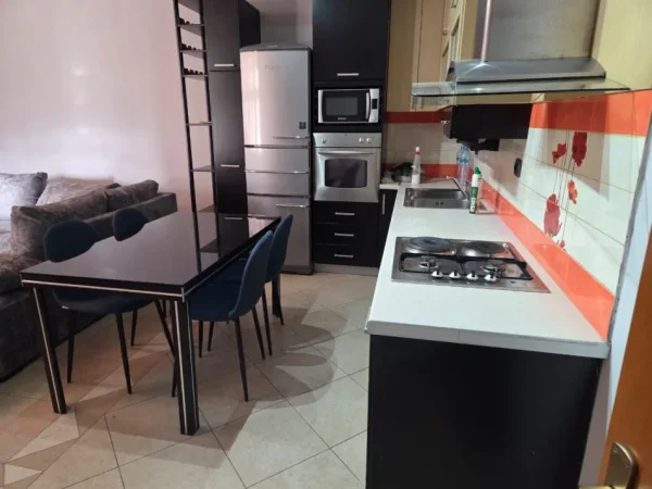 Tirane, jepet me qera apartament 2+1 Kati 6, 106 m² 700 € (Rruga Siri Kodra)