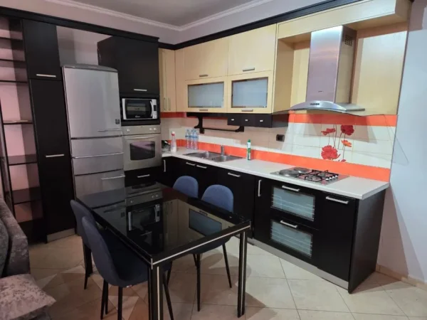 Tirane, jepet me qera apartament 2+1 Kati 6, 106 m² 700 € (Rruga Siri Kodra)
