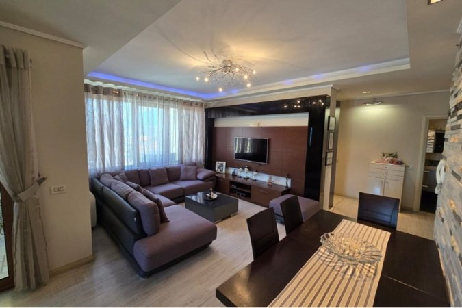 Tirane, shitet apartament 3+1+Aneks+Ballkon Kati 8, 220.000 € (Mikel Maruli)