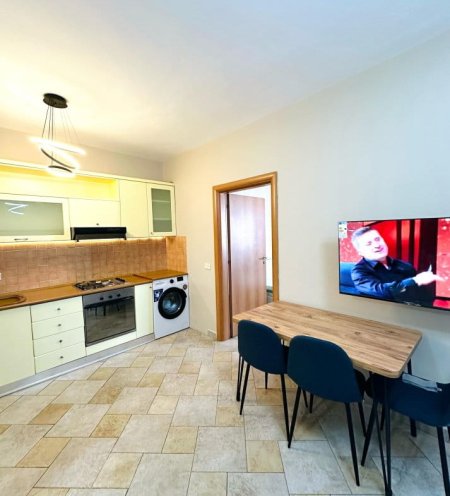 Tirane, jepet me qera apartament 1+1 Kati 15, 50 m² 550 € (Qender)