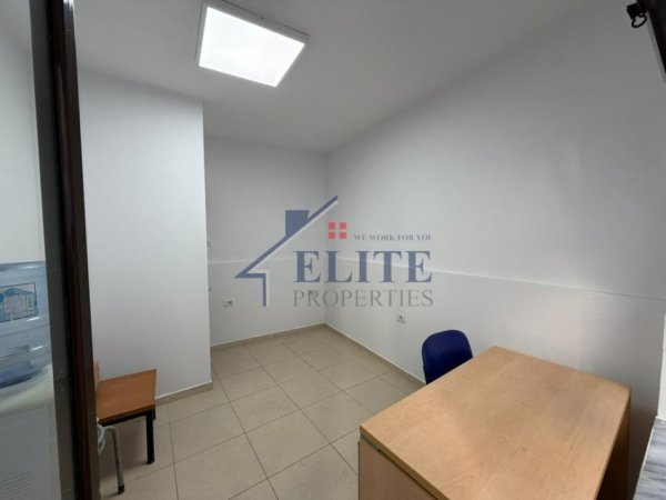 Tirane, jepet me qera zyre , 12 m² 270 € (Rruga Fortuzi)