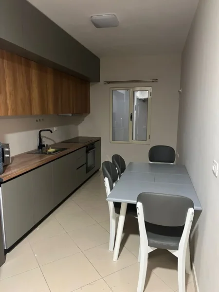 Tirane, jepet me qera apartament 2+1+Ballkon Kati 6, 100 m² 650 € (Don Bosko)
