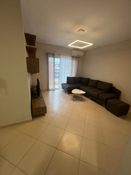 Tirane, jepet me qera apartament 2+1+Ballkon Kati 6, 100 m² 650 € (Don Bosko)