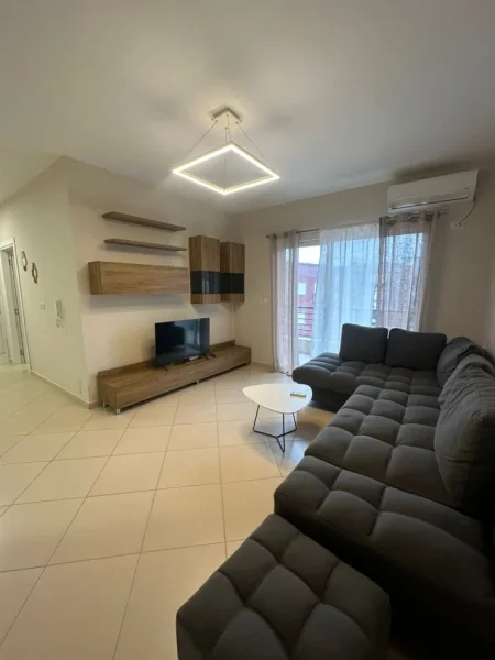 Tirane, jepet me qera apartament 2+1+Ballkon Kati 6, 110 m² 650 € (Don Bosko)