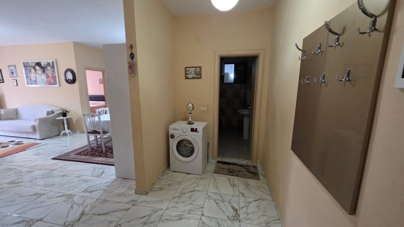 Lushnje, shitet apartament 2+1+Ballkon Kati 4, 120 m² 104.000 € (Lagja Xhevdet Nepravishta Afer Shkolles Foto Puka)