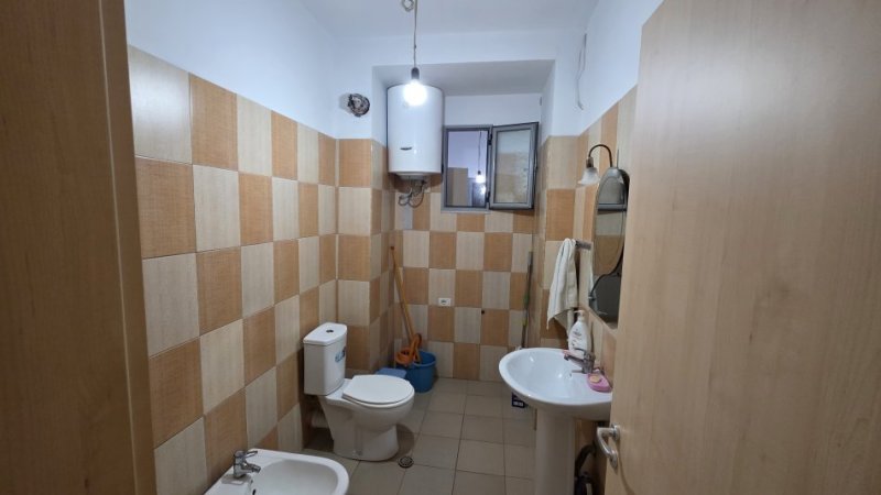 Lushnje, shitet apartament 2+1+Ballkon Kati 4, 120 m² 104.000 € (Lagja Xhevdet Nepravishta Afer Shkolles Foto Puka)