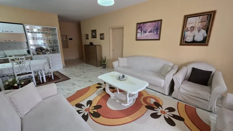 Lushnje, shitet apartament 2+1+Ballkon Kati 4, 120 m² 104.000 € (Lagja Xhevdet Nepravishta Afer Shkolles Foto Puka)