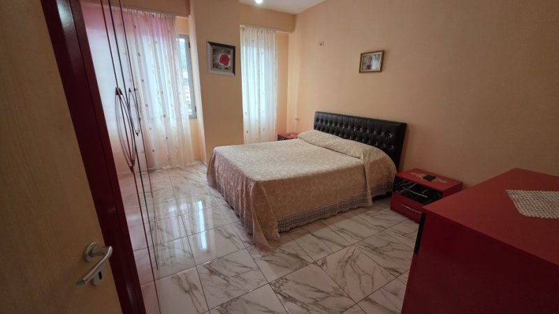 Lushnje, shitet apartament 2+1+Ballkon Kati 4, 120 m² 104.000 € (Lagja Xhevdet Nepravishta Afer Shkolles Foto Puka)