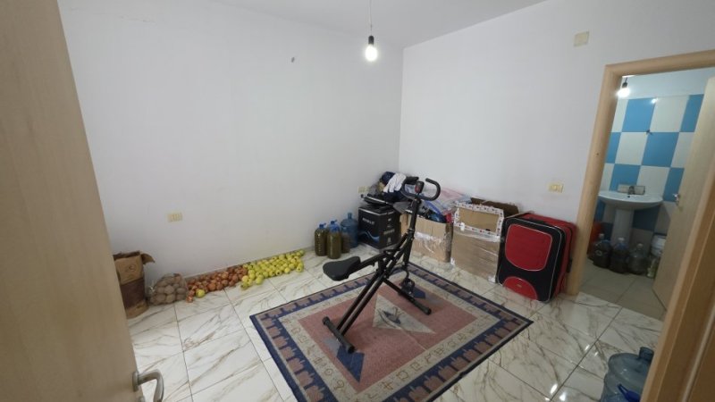 Lushnje, shitet apartament 2+1+Ballkon Kati 4, 120 m² 104.000 € (Lagja Xhevdet Nepravishta Afer Shkolles Foto Puka)