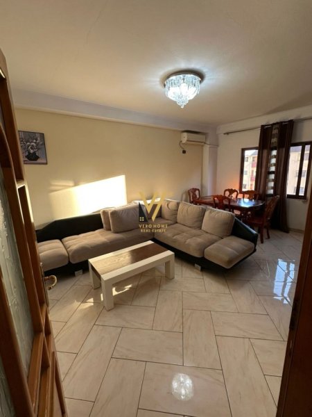 Tirane, jepet me qera apartament 2+1+Ballkon Kati 4, 85 m² 500 € (DON BOSKO)