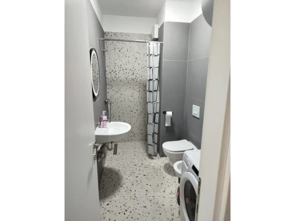 Tirane, jepet me qera apartament 1+1 Kati 7, 56 m² 500 € 