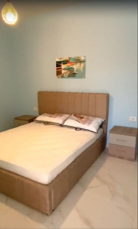 Tirane, jepet me qera apartament 1+1+Ballkon Kati 8, 70 m² 450 € (GOLDEN PARK 3)