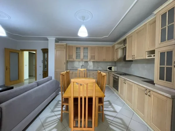 Tirane, jepet me qera apartament 2+1 Kati 6, 127 m² 700 € (Komuna e Parisit.)