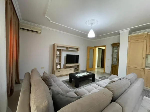 Tirane, jepet me qera apartament 2+1 Kati 6, 127 m² 700 € (Komuna e Parisit.)