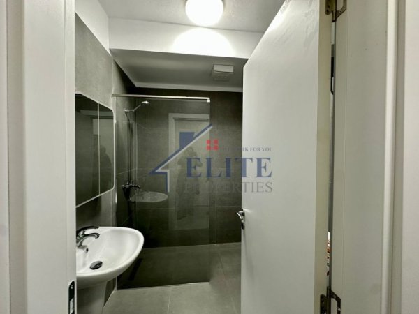 Tirane, jepet me qera apartament 2+1+Ballkon Kati 1, 85 m² 600 € (Rruga Bardhyl)