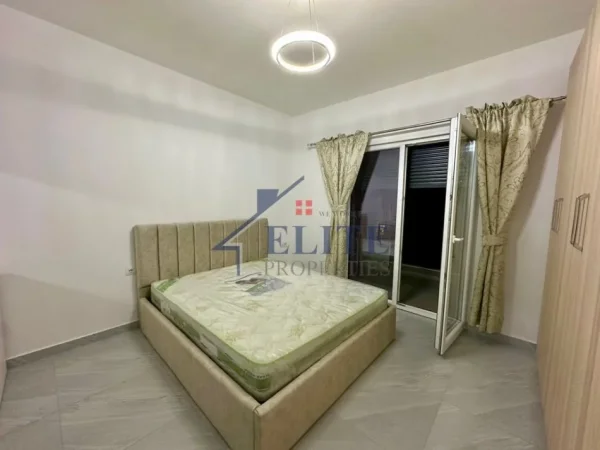 Tirane, jepet me qera apartament 2+1+Ballkon Kati 1, 85 m² 600 € (Rruga Bardhyl)