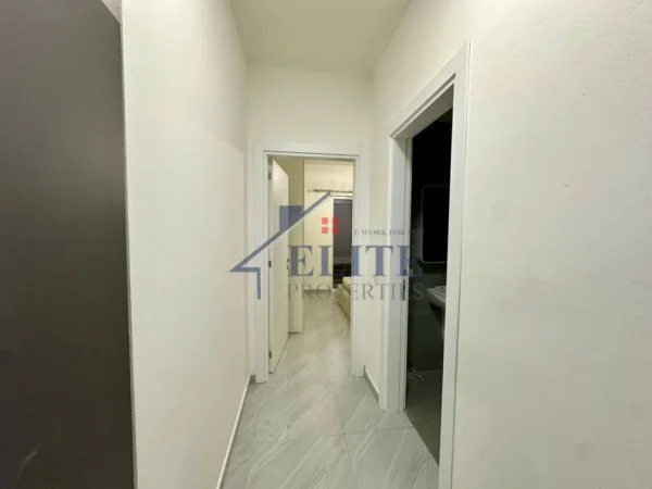 Tirane, jepet me qera apartament 2+1+Ballkon Kati 1, 85 m² 600 € (Rruga Bardhyl)