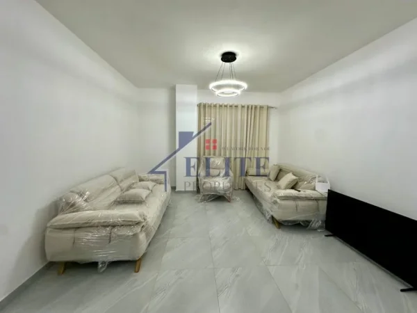 Tirane, jepet me qera apartament 2+1+Ballkon Kati 1, 85 m² 600 € (Rruga Bardhyl)