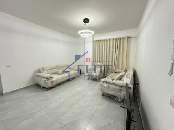 Tirane, jepet me qera apartament 2+1+Ballkon Kati 1, 85 m² 600 € (Rruga Bardhyl)