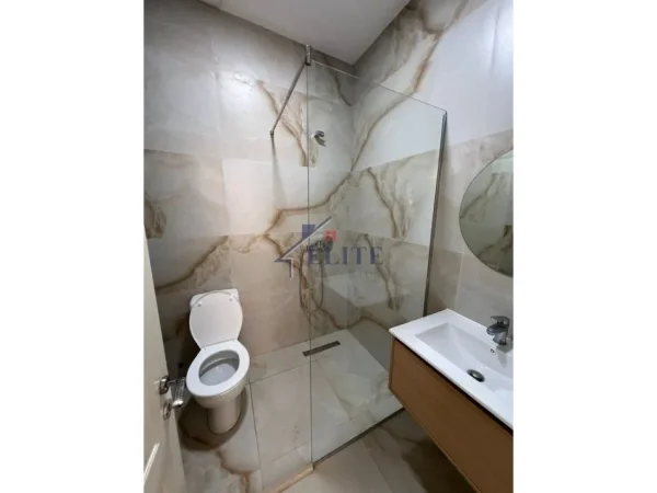 Tirane, jepet me qera apartament 1+1 Kati 0, 370 € (Ruga Azem Galica)