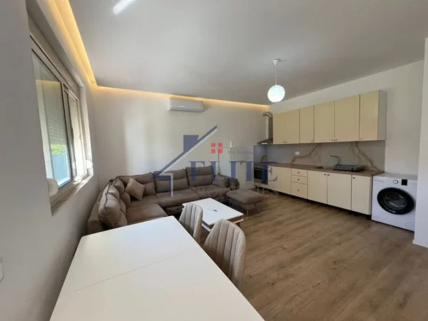 Tirane, jepet me qera apartament 1+1 Kati 0, 370 € (Ruga Azem Galica)
