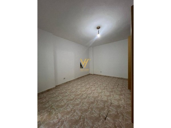 Tirane, jepet me qera apartament 3+1+Ballkon Kati 3, 120 m² 700 € (KOMUNA E PARISIT)