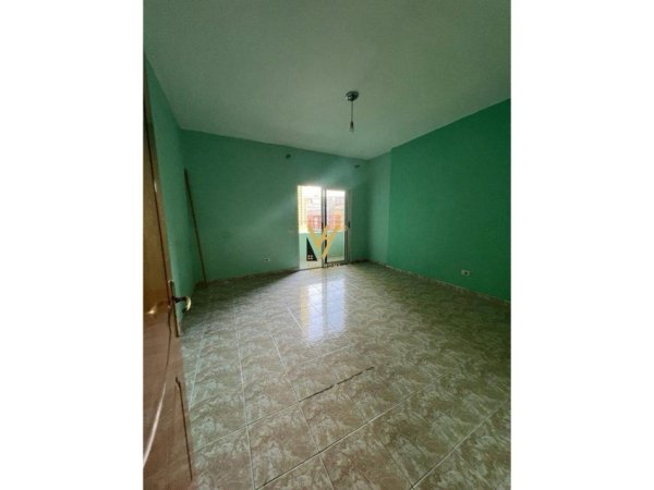 Tirane, jepet me qera apartament 3+1+Ballkon Kati 3, 120 m² 700 € (KOMUNA E PARISIT)