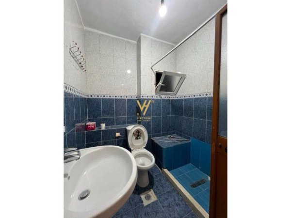 Tirane, jepet me qera apartament 3+1+Ballkon Kati 3, 120 m² 700 € (KOMUNA E PARISIT)