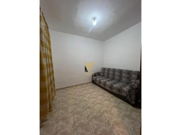 Tirane, jepet me qera apartament 3+1+Ballkon Kati 3, 120 m² 700 € (KOMUNA E PARISIT)