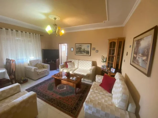 Tirane, jepet me qera apartament 3+1 Kati 6, 100 m² 500 € (mine peza)