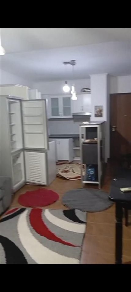 Tirane, jepet me qera apartament 1+1+Ballkon Kati 5, 65 m² 400 € (YZBERISHT)