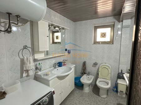 Tirane, jepet me qera apartament 2+1 Kati 4, 70 m² 600 € (Pazari i ri)
