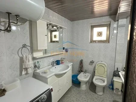Tirane, jepet me qera apartament 2+1 Kati 4, 70 m² 600 € (Pazari i ri)