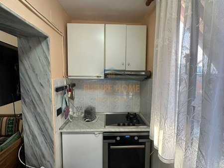 Tirane, jepet me qera apartament 2+1 Kati 4, 70 m² 600 € (Pazari i ri)