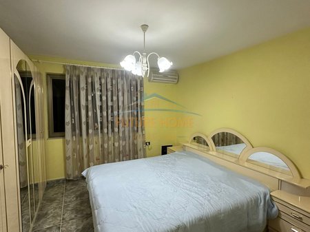 Tirane, jepet me qera apartament 2+1 Kati 4, 70 m² 600 € (Pazari i ri)