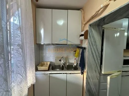 Tirane, jepet me qera apartament 2+1 Kati 4, 70 m² 600 € (Pazari i ri)