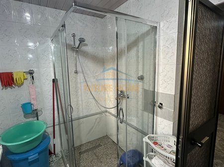 Tirane, jepet me qera apartament 2+1 Kati 4, 70 m² 600 € (Pazari i ri)