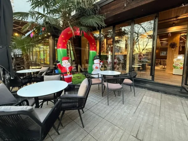 Tirane, jepet me qera bar-kafe Kati 0, 140 m² 1.500 € (Xhamllik)