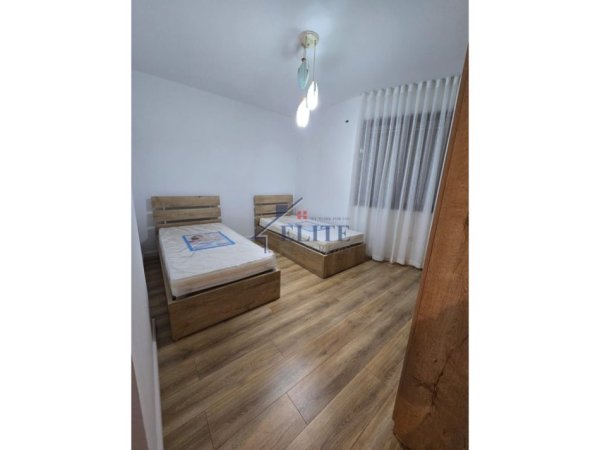 Tirane, jepet me qera apartament 2+1+Ballkon Kati 5, 81 m² 520 € (Ish Fusha e Aviacionit)
