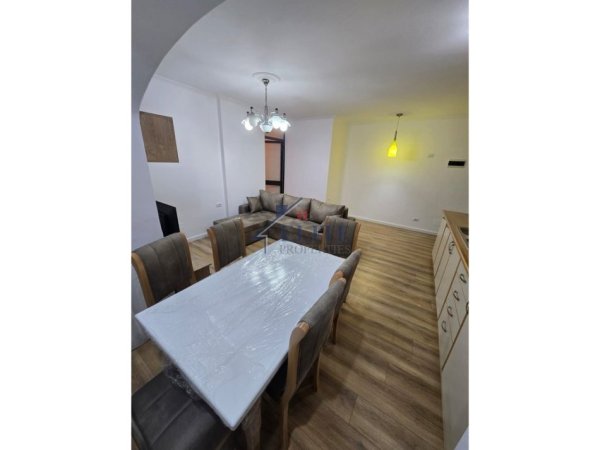 Tirane, jepet me qera apartament 2+1+Ballkon Kati 5, 81 m² 520 € (Ish Fusha e Aviacionit)