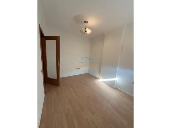 Tirane, shitet apartament 2+1 Kati 1, 105 m² 235.000 € (Selvia)
